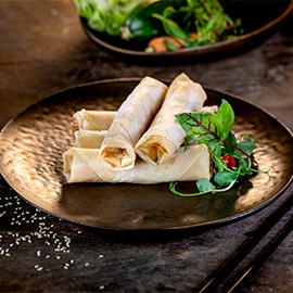 Jarní rolky s veganskou majonézovou omáčkou